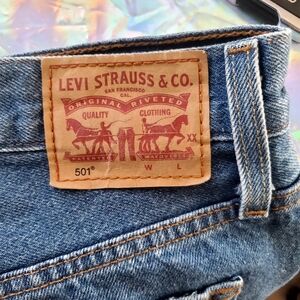 Levi's 501 Straight Men’s Jeans in Blue Denim with Tan Patch